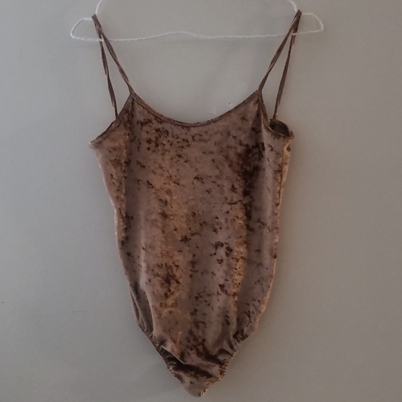 Velvet onesie - Picture 2 of 3